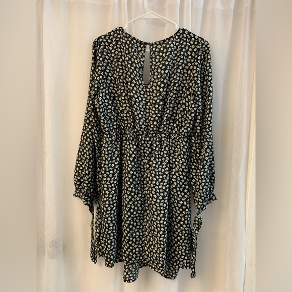 Black & White Floral Dress - Picture 6 of 10